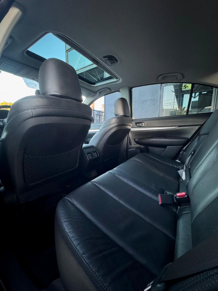 Subaru Legacy Premium — foto 18